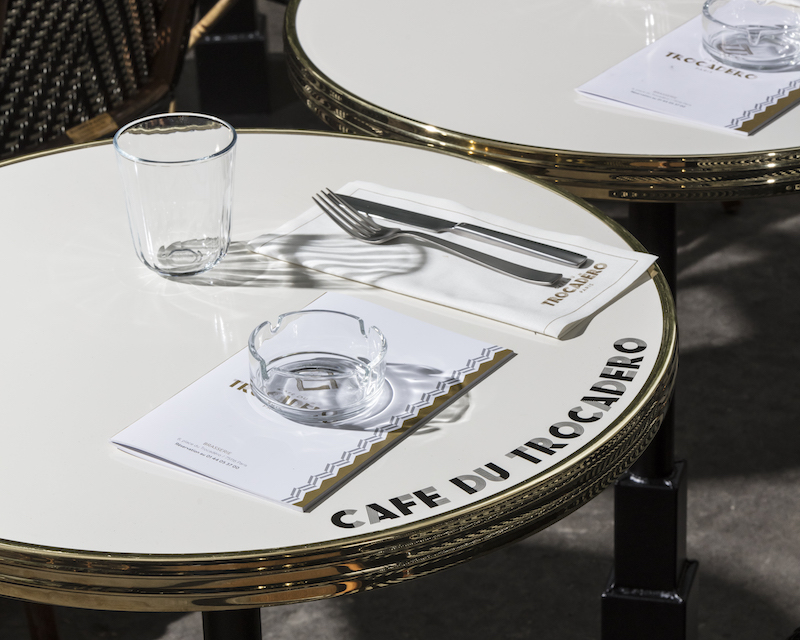 Tables de restaurant personnalisées du café du Trocadéro