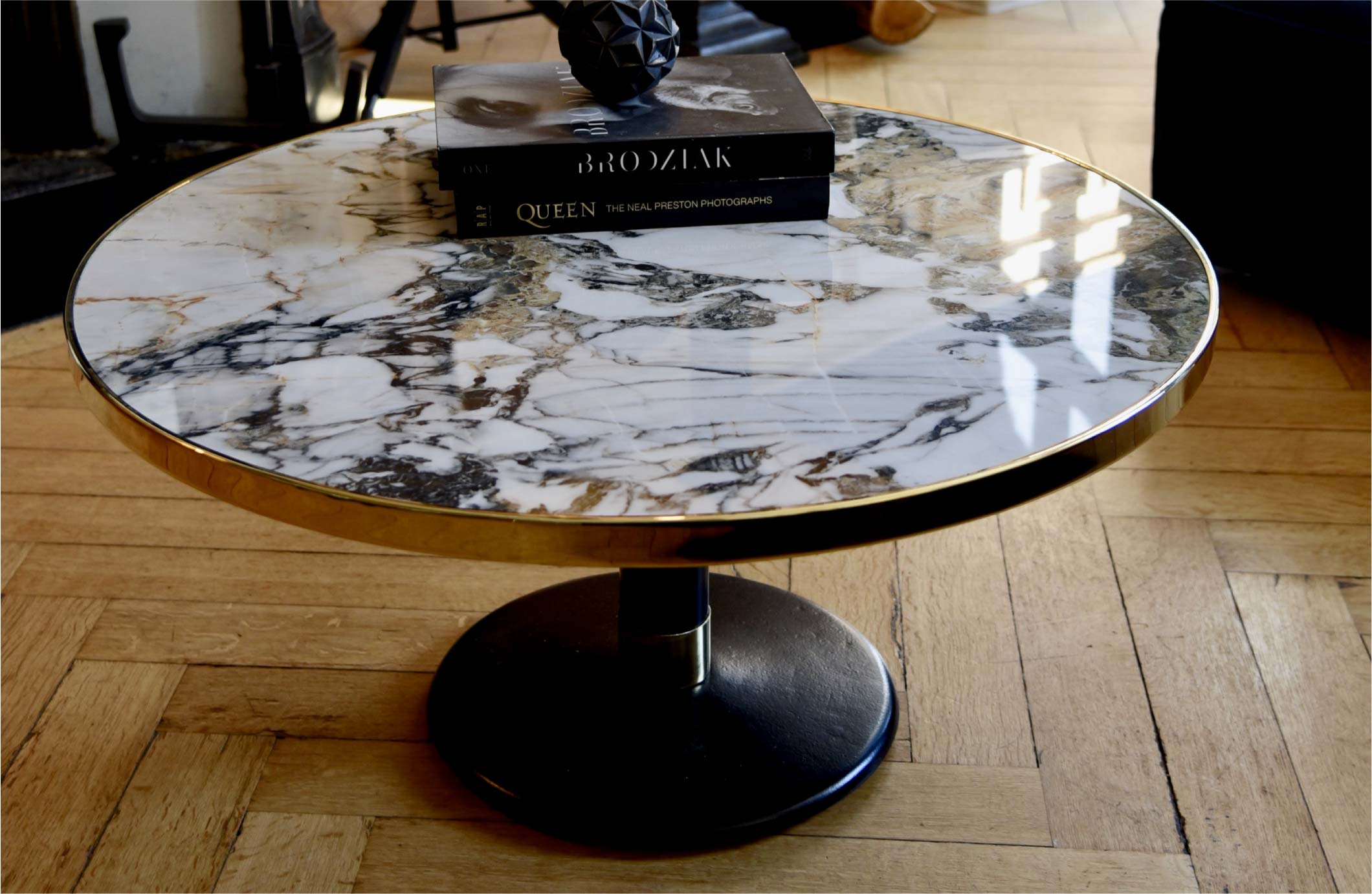 Ambiance salon table basse en céramique onyx ø90 cm