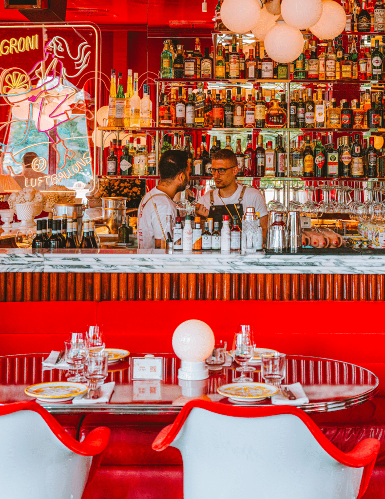 Table de bistrot rouge